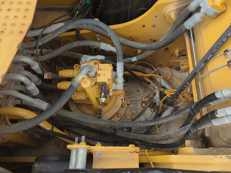 2019-caterpillar-320-image-15