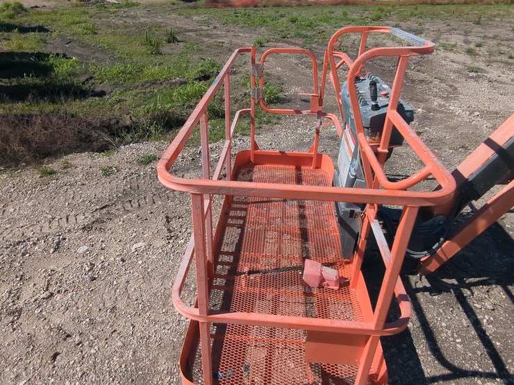 2017-jlg-660sj-image-7