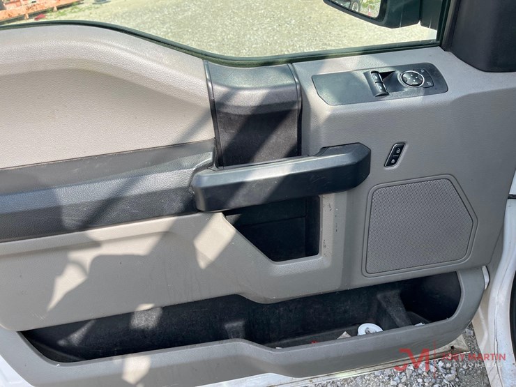 2017-ford-f150-xl-image-11