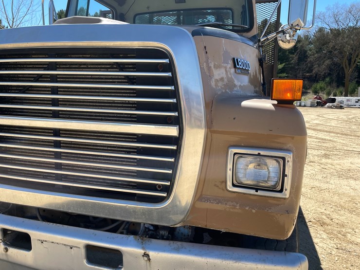 1994-ford-l8000-image-13