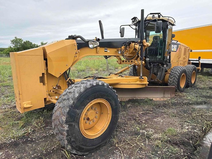 caterpillar-140m2-image-1