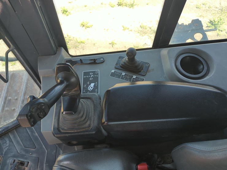 2023-deere-650-lgp-image-17