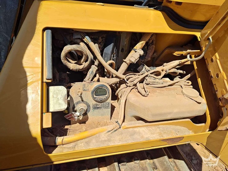 2019-caterpillar-d6n-lgp-image-12