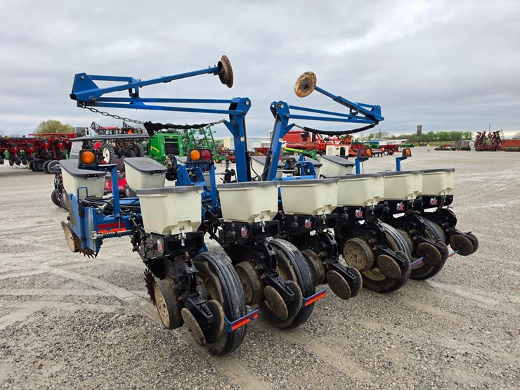 2004-kinze-3200-image-8