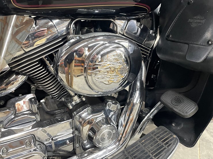 #210-•-2001-harley-davidson-ultra-classic-motorcycle-(has-wi-title)-image-46