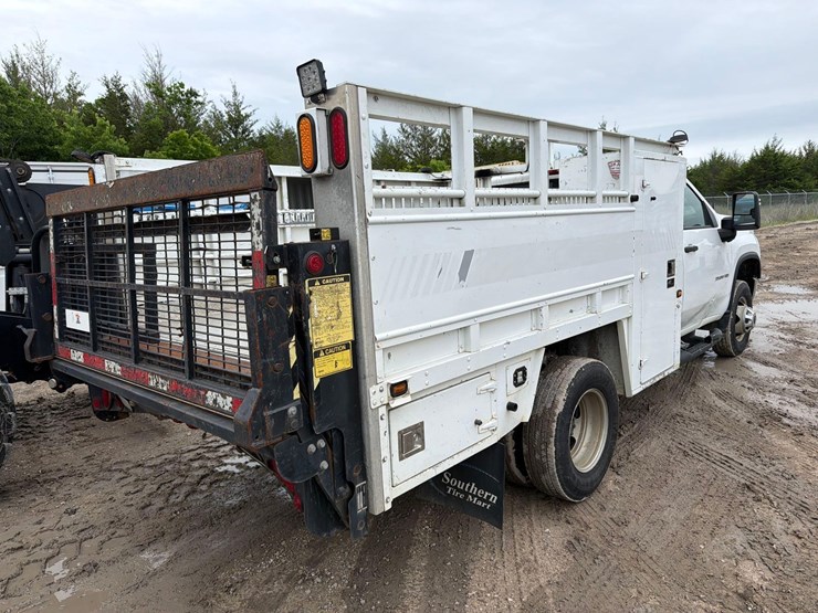 2021-chevrolet-3500hd-image-4