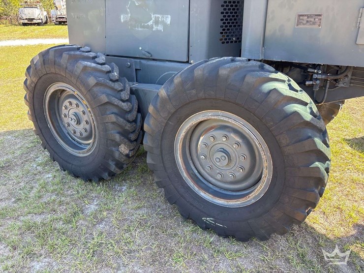 1986-deere-570a-image-45