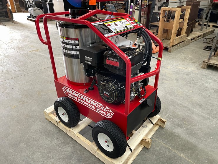 #2293-•-new-magnum-4000-hot-water-pressure-washer-image-2