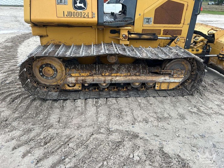 2014-deere-450j-image-18