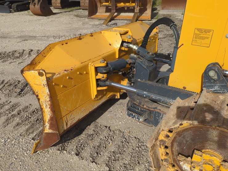 2022-deere-450-lt-image-6