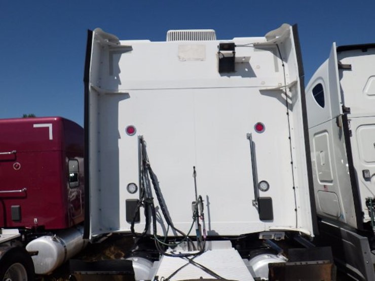 2018-peterbilt-579-image-15