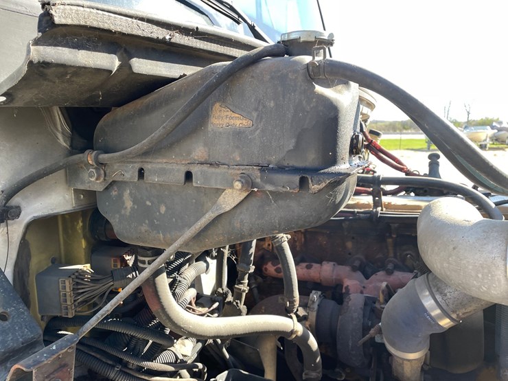 2003-freightliner-fl70-image-131