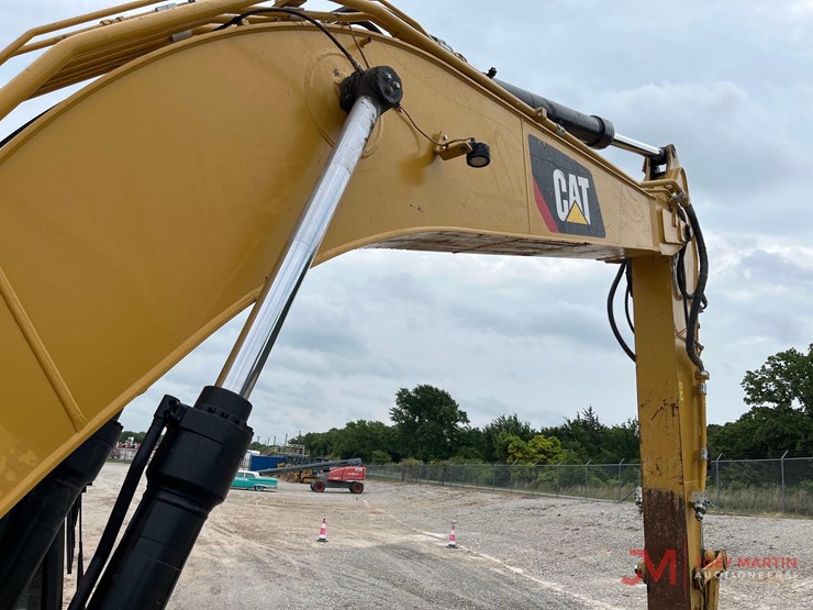 caterpillar-320-image-14