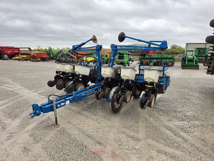 2004-kinze-3200-image-1