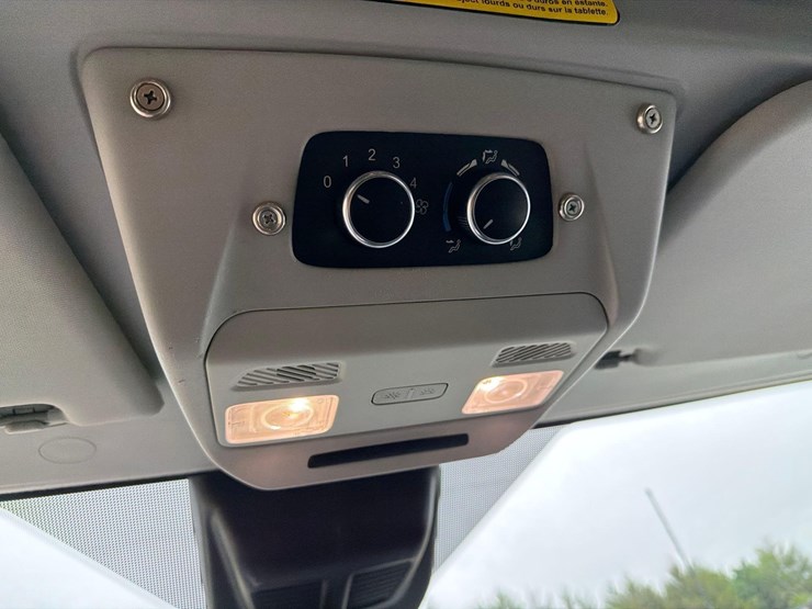2021-ford-e350-image-21