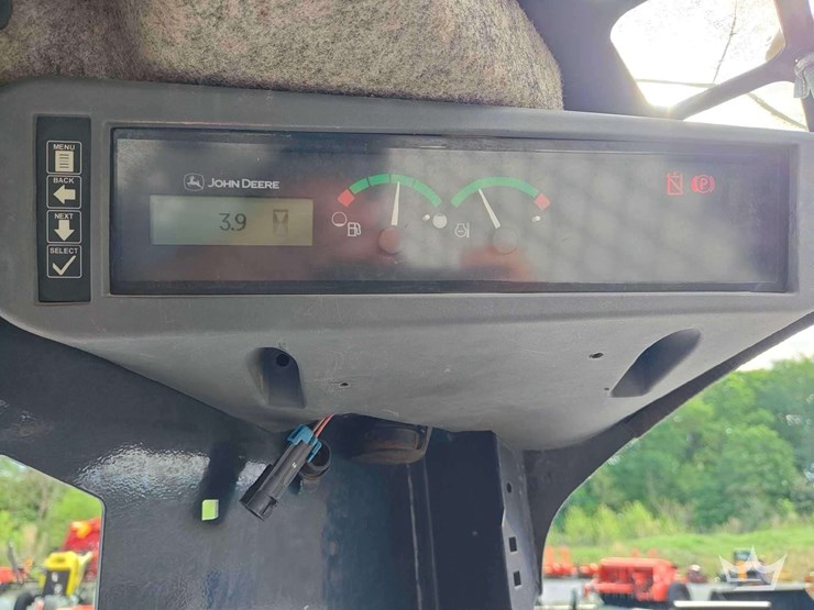 2015-deere-319e-image-6