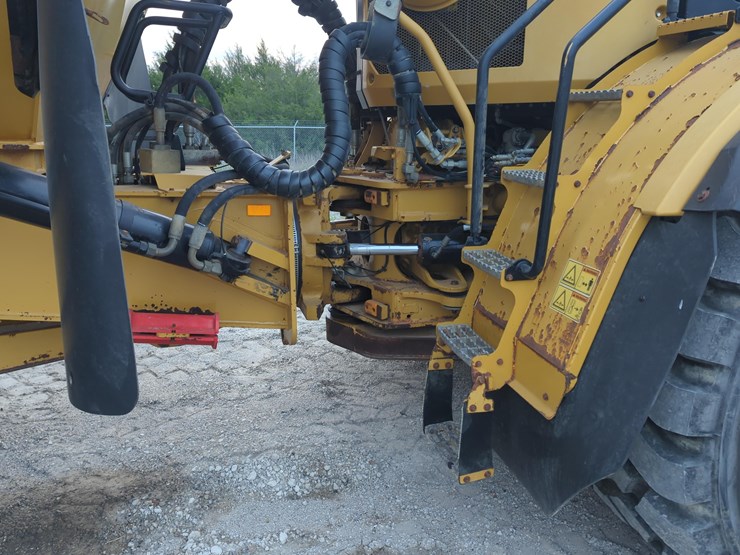 2019-caterpillar-745-image-8