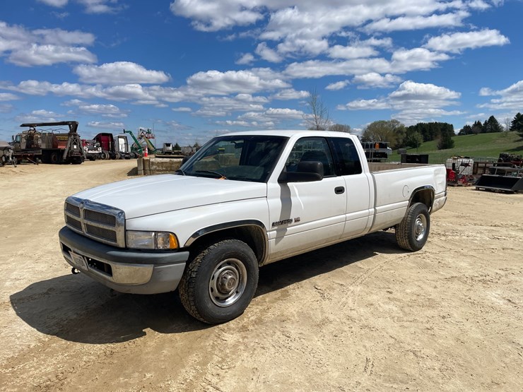 2001-dodge-ram-2500-image-1