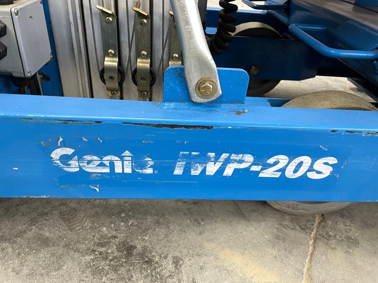 #305-•-geni-iwp-20s-push-around-aerial-work-platform-image-7