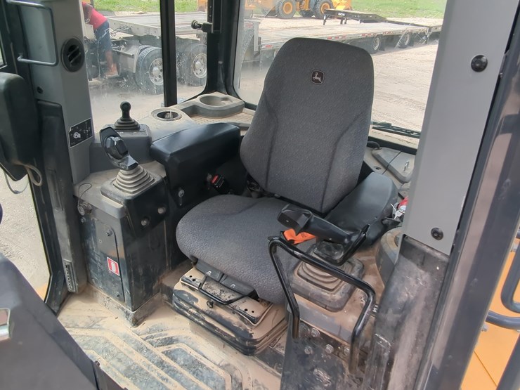 2022-deere-700l-xlt-image-18
