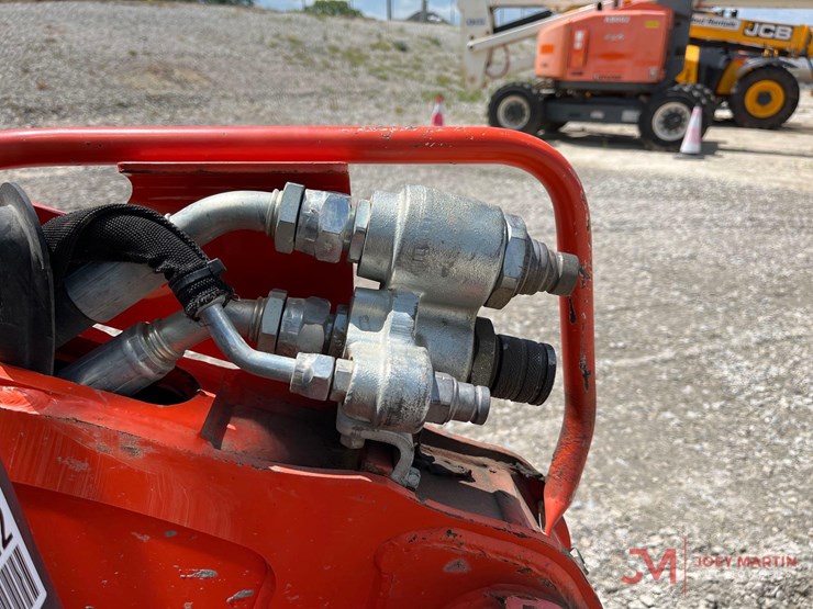 2020-kubota-ssv65-image-9