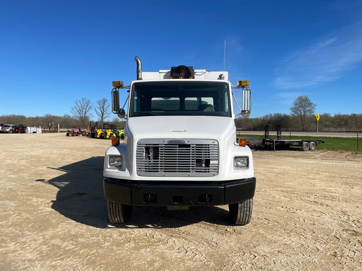 2003-freightliner-fl70-image-2