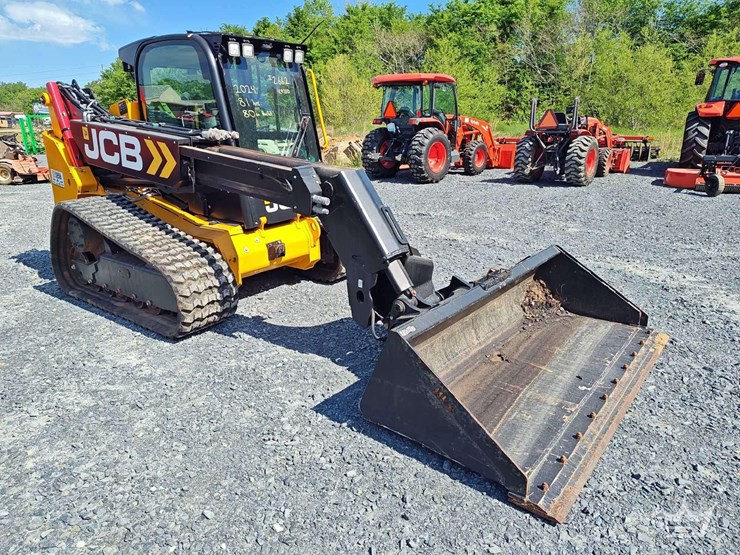 2024-jcb-3ts-8t-image-2