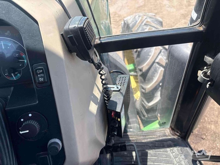 2016-john-deere-6135e-image-17