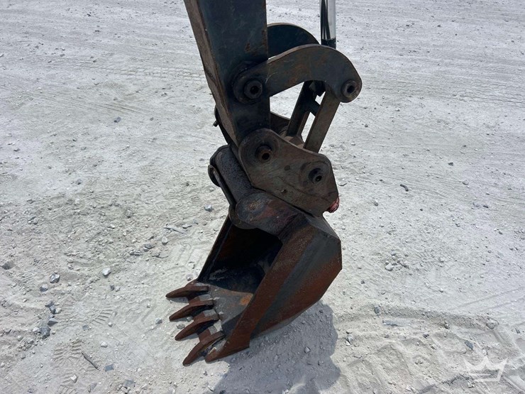 2013-deere-27d-image-10