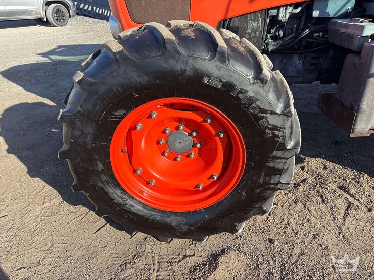2015-kubota-m6-131-image-30