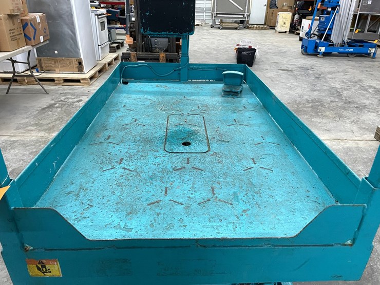 #304-•-2012-airman-encl040-track-drive-scissor-lift-image-9