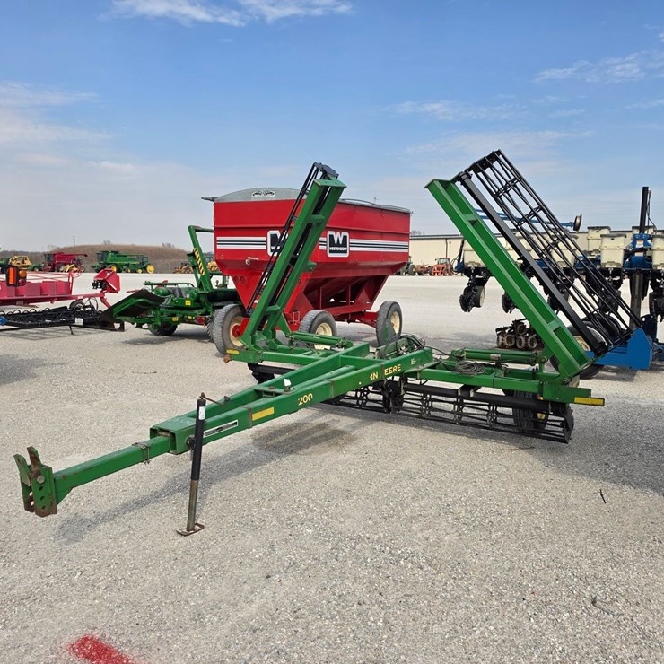 2004 JOHN DEERE 200
