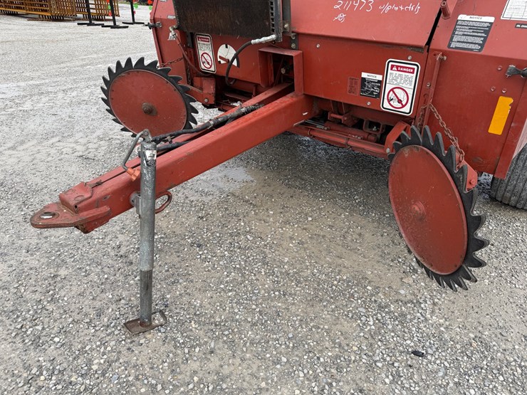 hesston-565a-image-3