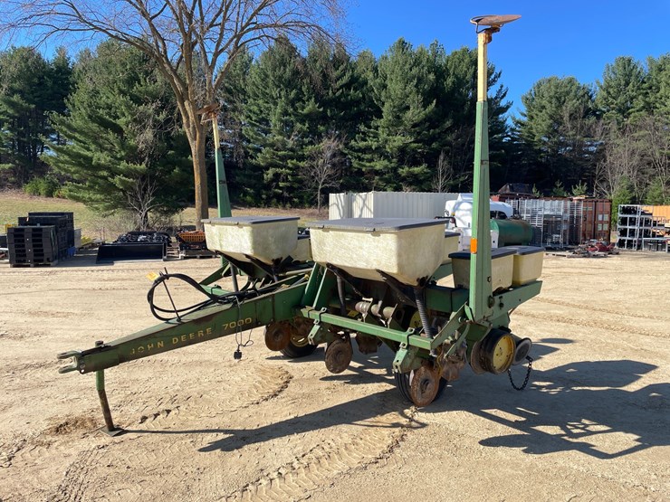 john-deere-7000-image-1