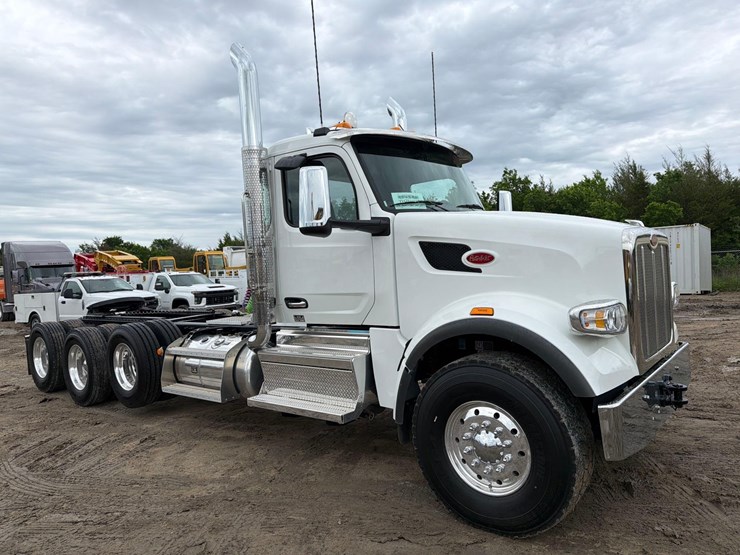 peterbilt-567-image-3