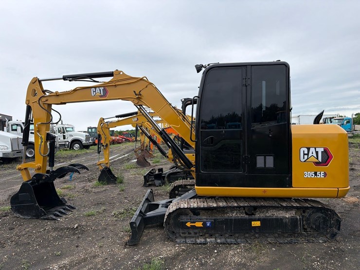 caterpillar-305.5-image-1