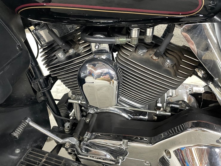 #210-•-2001-harley-davidson-ultra-classic-motorcycle-(has-wi-title)-image-42