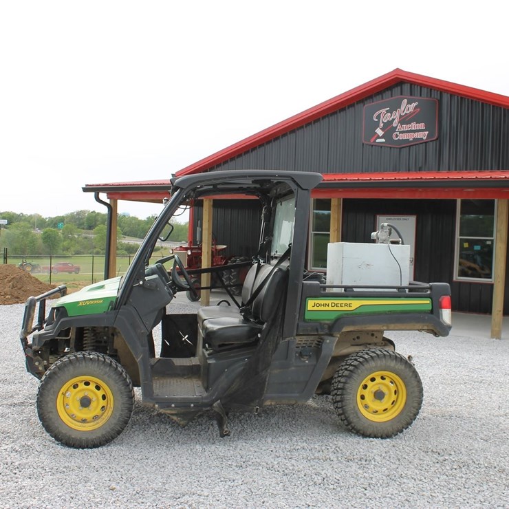 JOHN DEERE GATOR XUV 835M
