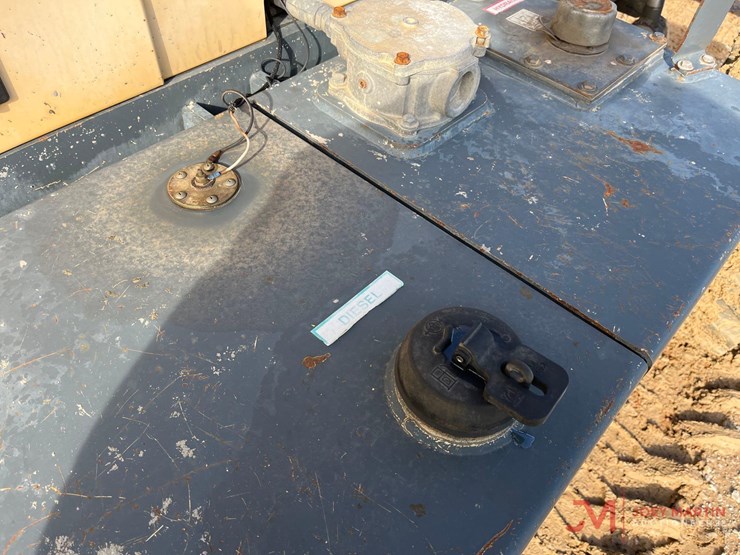 gehl-r56-34-telehandler-image-13