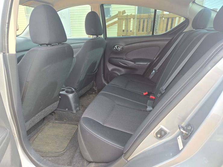 2014-nissan-versa-sv-sedan-4d-image-10