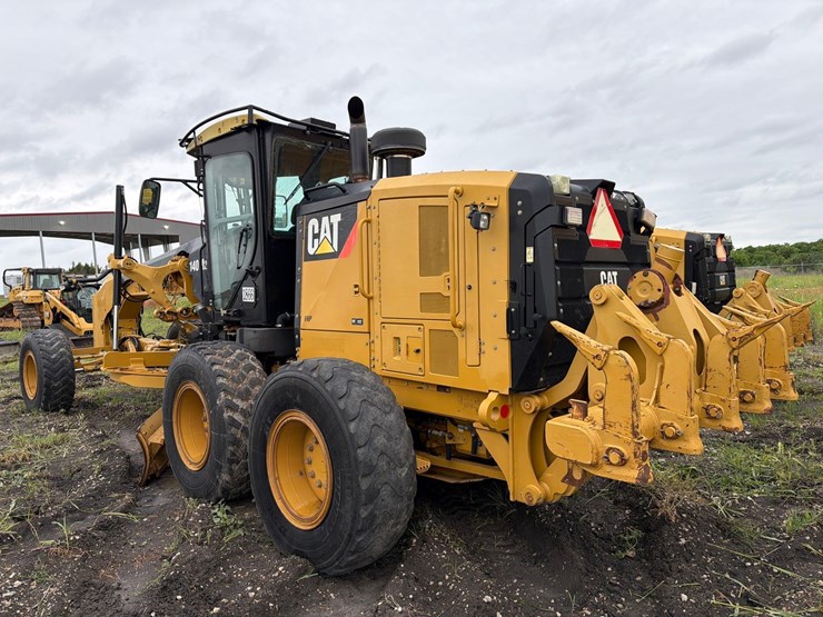 caterpillar-140m2-image-4