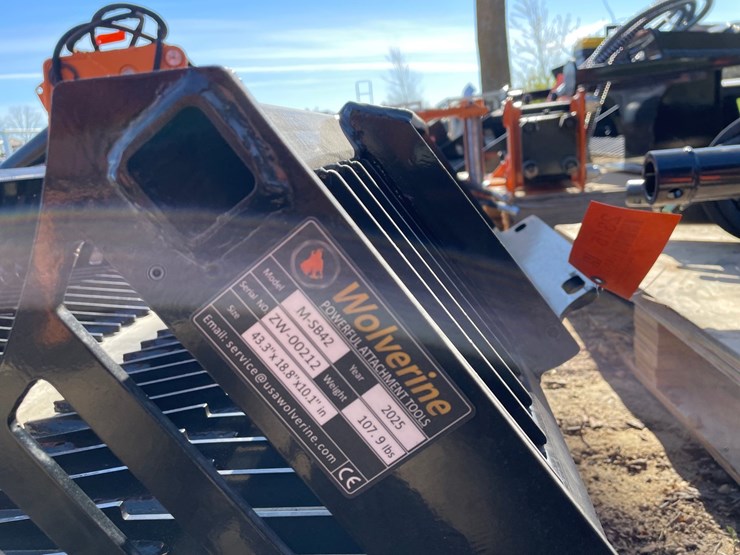 #2315-•-new-wolverine-42"-mini-skid-steer-skelton-bucket-image-11