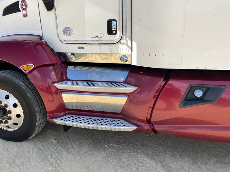 2013-kenworth-t660-image-35