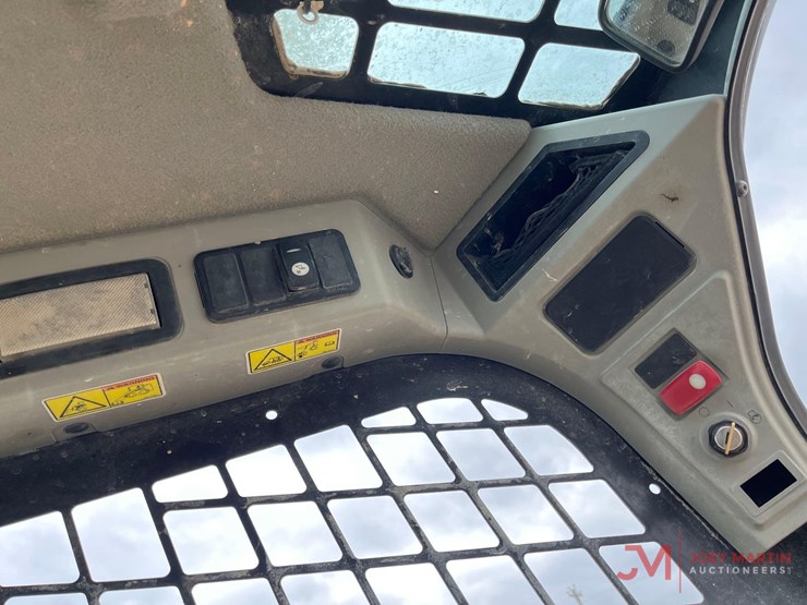 2019-caterpillar-242d-image-16