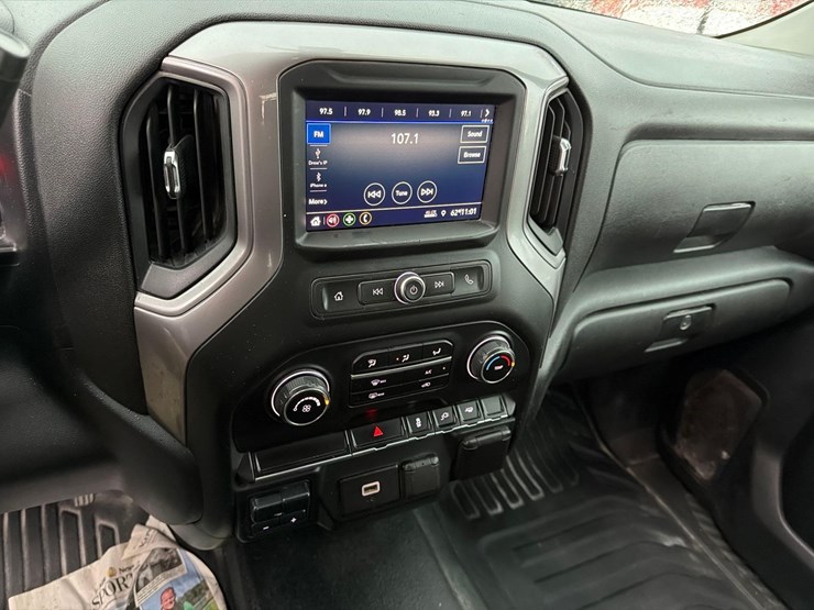 2020-chevrolet-3500-image-21