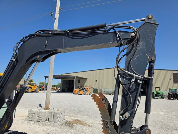 2018-deere-85g-image-3