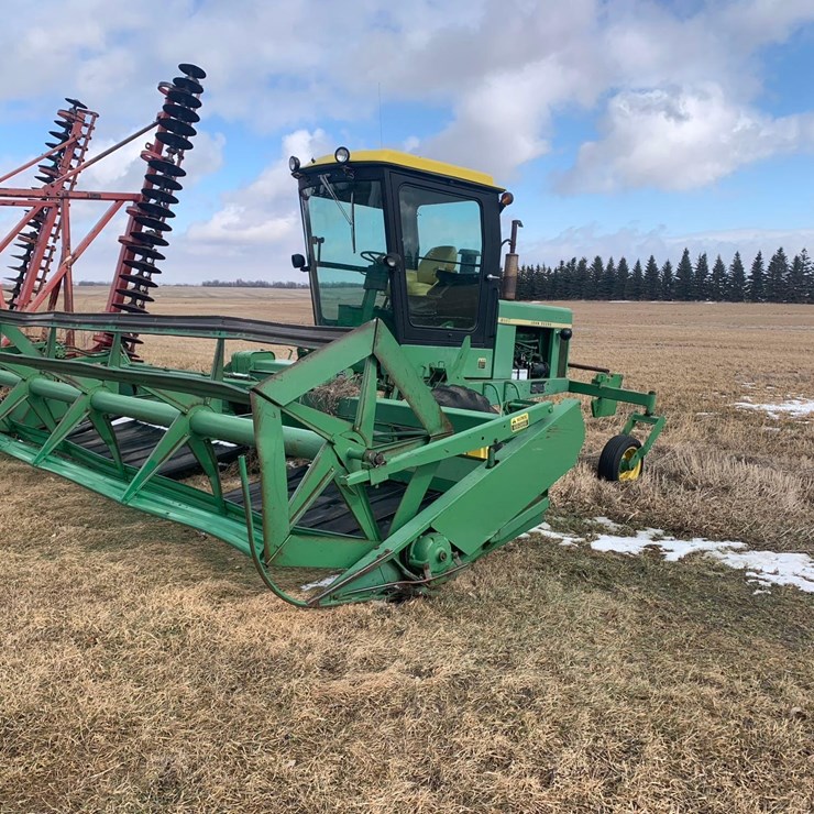 1982 JOHN DEERE 2320