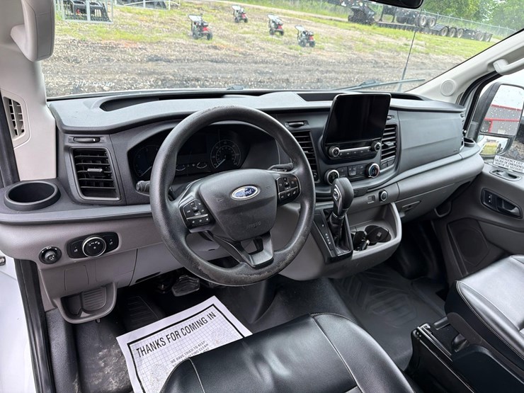 2021-ford-e350-image-15