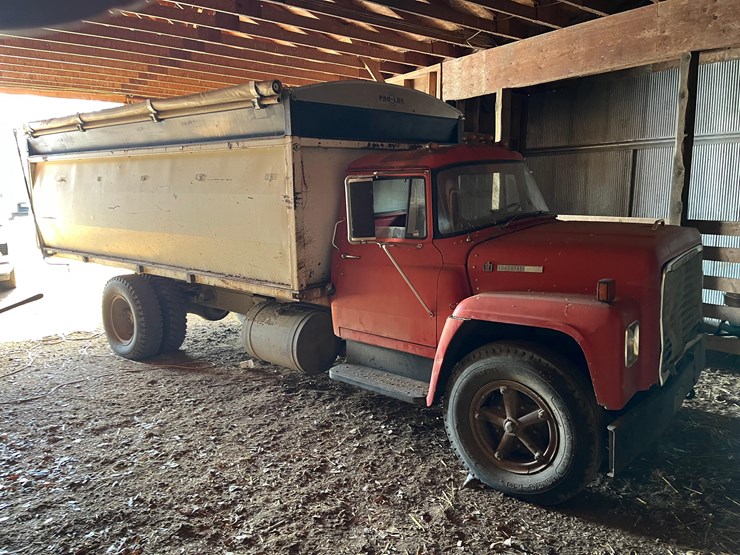 1975-ih-1700--grain-truck-image-1