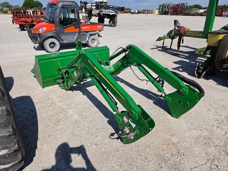 2019-john-deere-520m-image-6